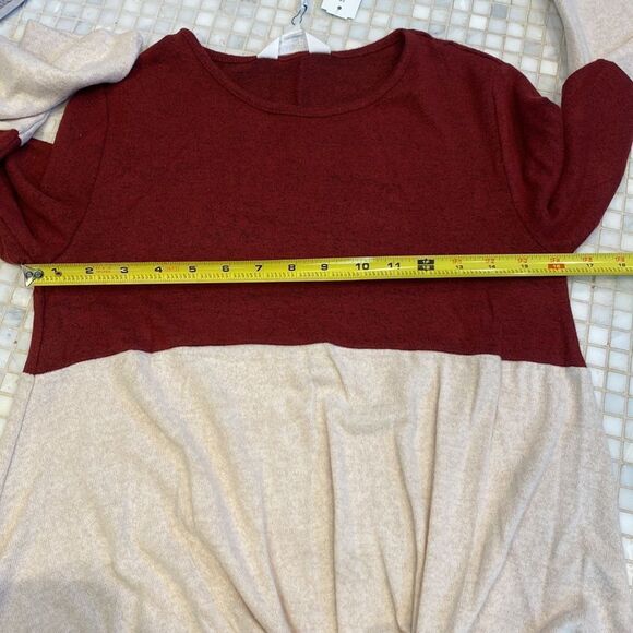 Market & Spruce Denver Front Twisted Knit Burgundy and Cream Color Block Sweater - Picture 5 of 5